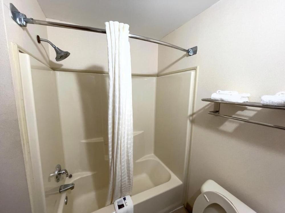 Americas Value Hotel 2*