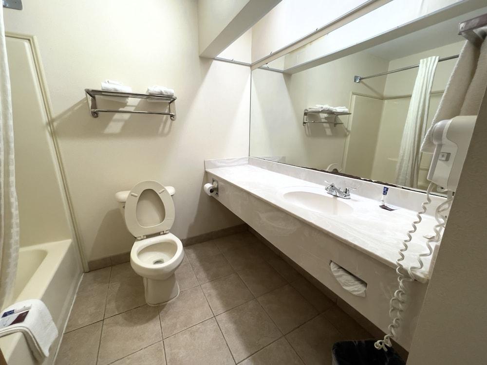 Americas Value Hotel 2*